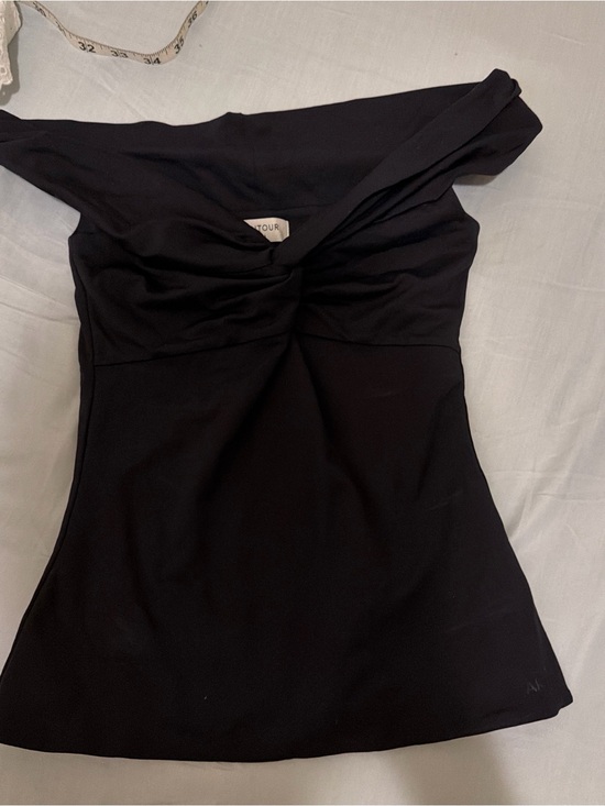 Aritzia Tops - Aritzia Black Off-Shoulder Twist Front Top